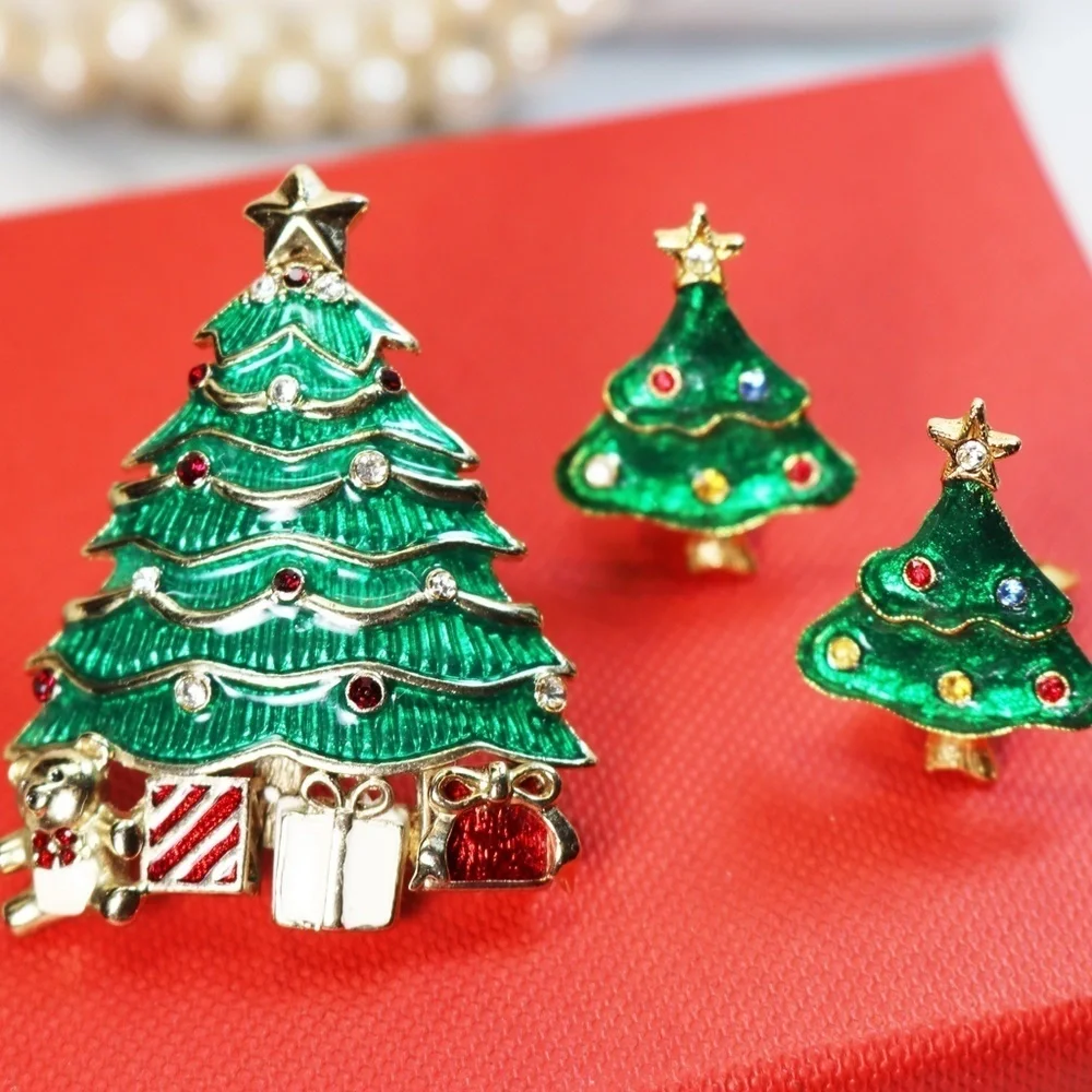 🎁🎄Monet Christmas Tree Brooch & Earrings 🎁🎄
